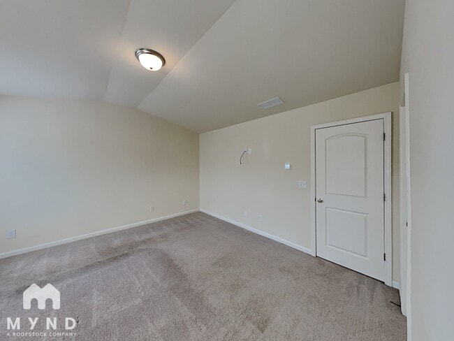 Building Photo - 2547 Piering Dr