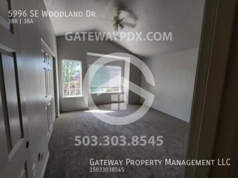 Building Photo - 5996 SE Woodland Dr