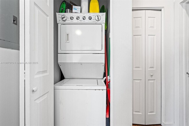 Building Photo - 7930 Tatum Waterway Dr