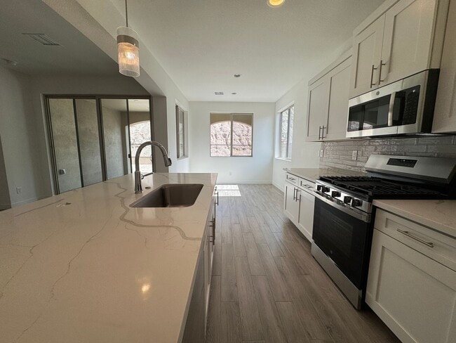 Building Photo - Laughlin Ranch 3 BR 2Ba Public Golf Community with Canyon & Mountain Views