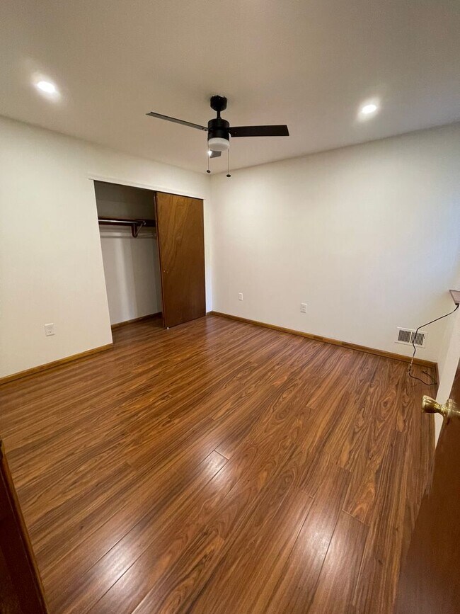 Building Photo - 1432 W Venango St