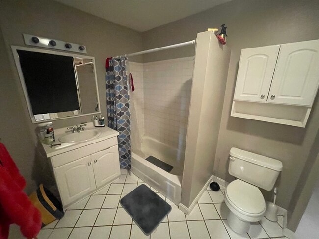 Building Photo - 121 G St