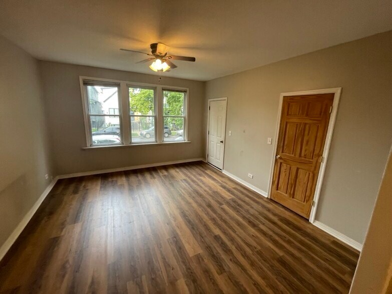 Family Room - 3047 N Troy St