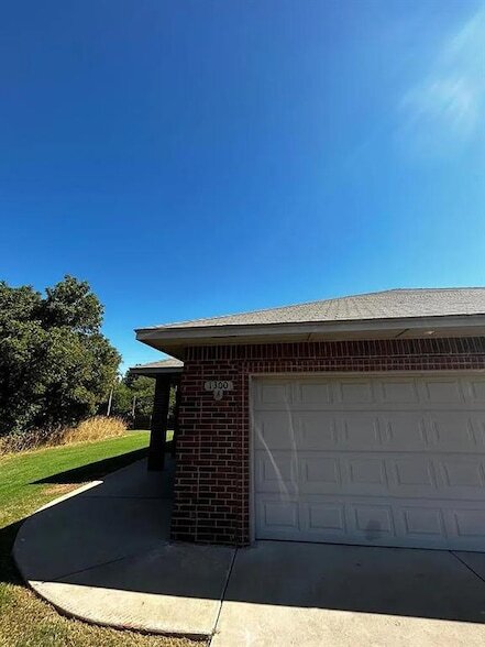 Building Photo - 1300 Garden Gate Dr