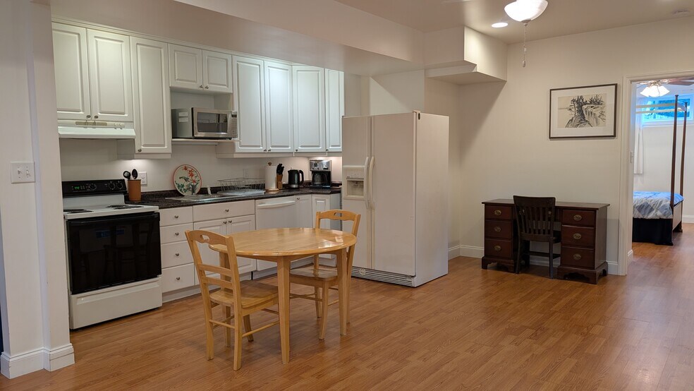 Kitchen and dining - 8 Elam Ct