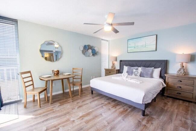 Building Photo - 10517 Front Beach Rd