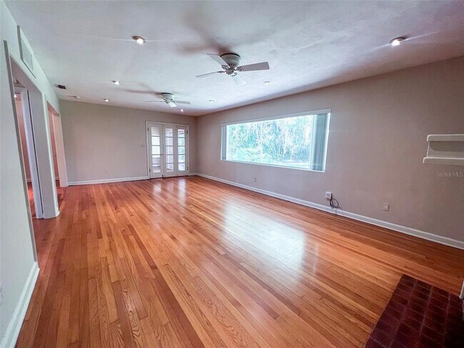 Building Photo - 1516 NW 14th Ave