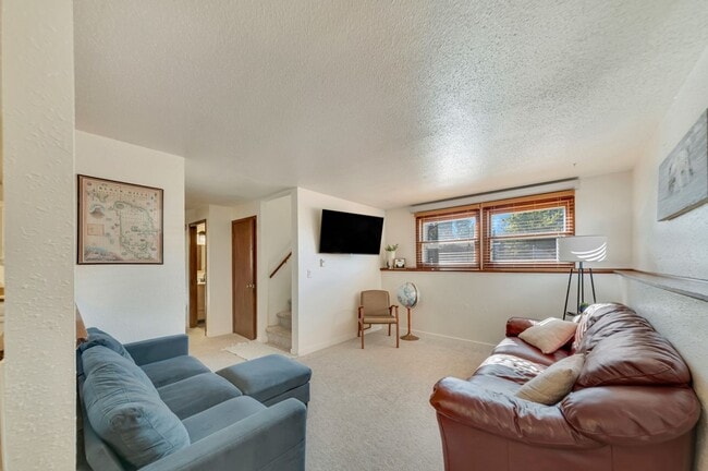 Building Photo - r4120LBP