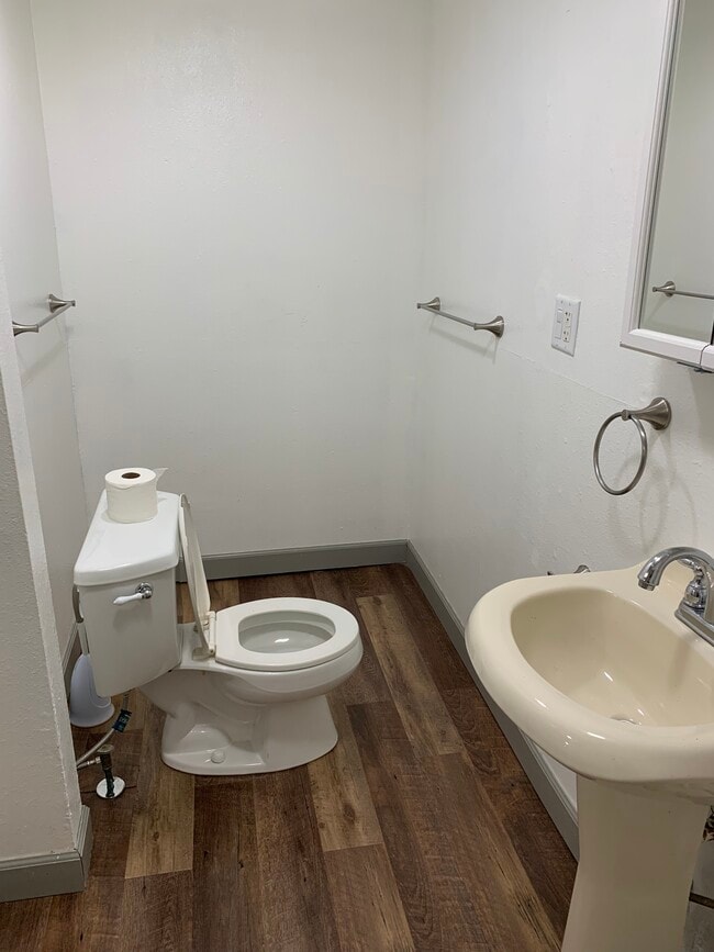 Building Photo - 603 E 22nd St