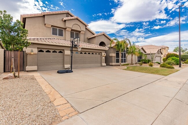 Building Photo - 4 Bedroom 2.5 Bath w/3 Car Garage in Superstition Springs****$1000 off first months rent*****
