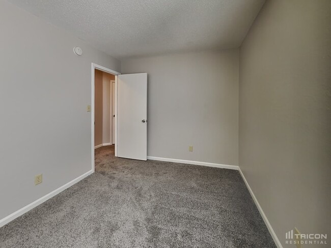 Building Photo - 1310 Kenwood Dr