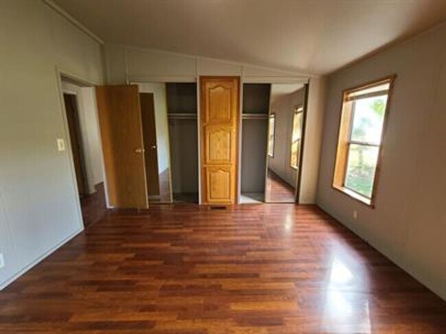 Building Photo - Whitefish Stage Pet Friendly Three Bedroom!