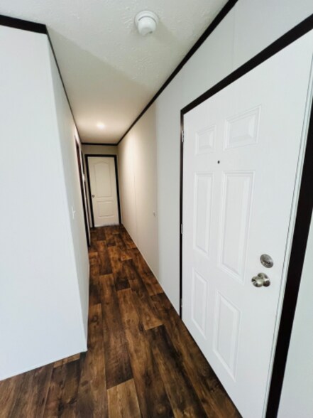 Building Photo - 9477 Lansdowne Rd