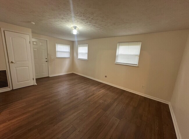 Building Photo - 1960 Studer Ave