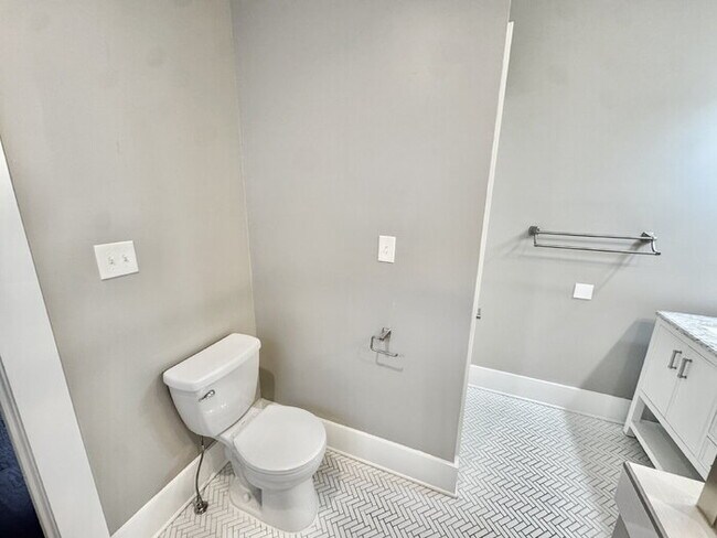 Building Photo - 1046 Tanglewood St