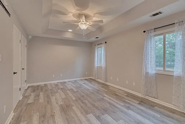 Building Photo - Beautiful 4 Bedroom Home, Available in Dec...