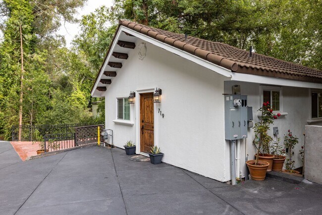 Building Photo - Coming Soon~ Private Wine Country Estate Retreat....
