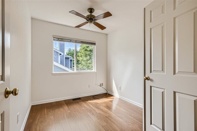 Building Photo - Spacious 4-Bedroom Home in Kenmore | Private Greenbelt Setting + Landscaping Included