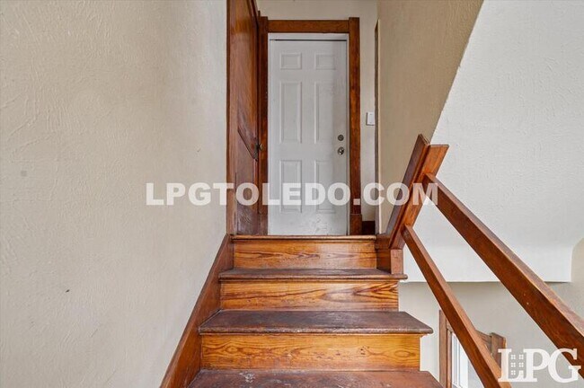 Building Photo - 2037 Alvin St