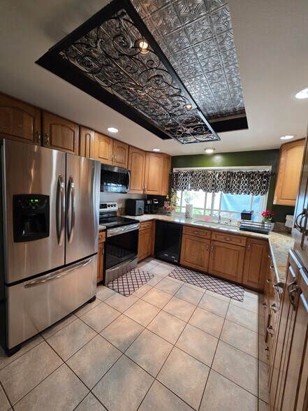 Building Photo - 3154 Valaria Dr N