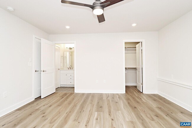 Building Photo - 956 Belvedere Way