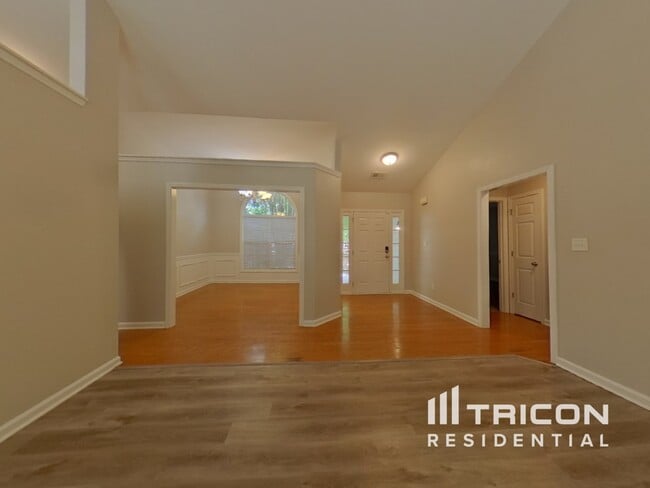 Building Photo - 437 Eglington Tr
