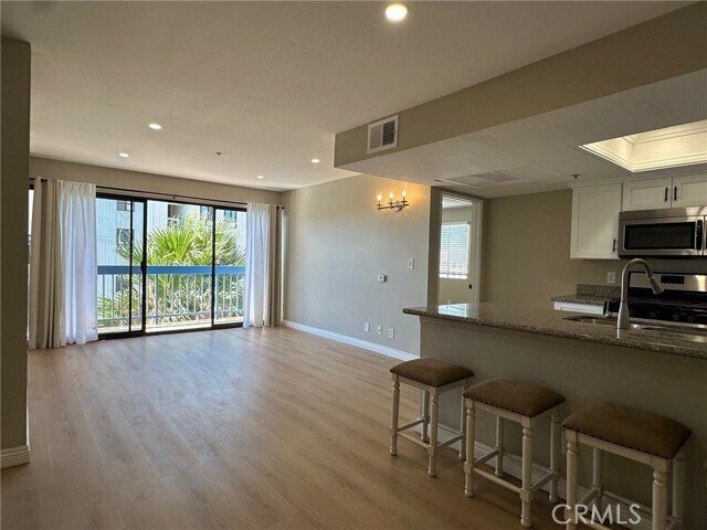 Building Photo - 1052 S Mariposa Ave