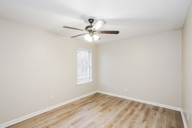 Building Photo - 106 Rushing Water Ct