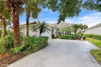 Building Photo - 8073 SE Double Tree Dr
