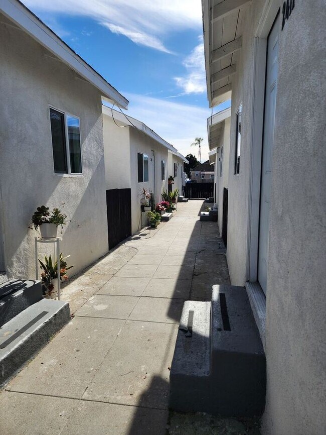 Building Photo - CozyCottage- 1BR/1BA-Close to Downtown