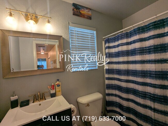 Building Photo - 870 Red Thistle View