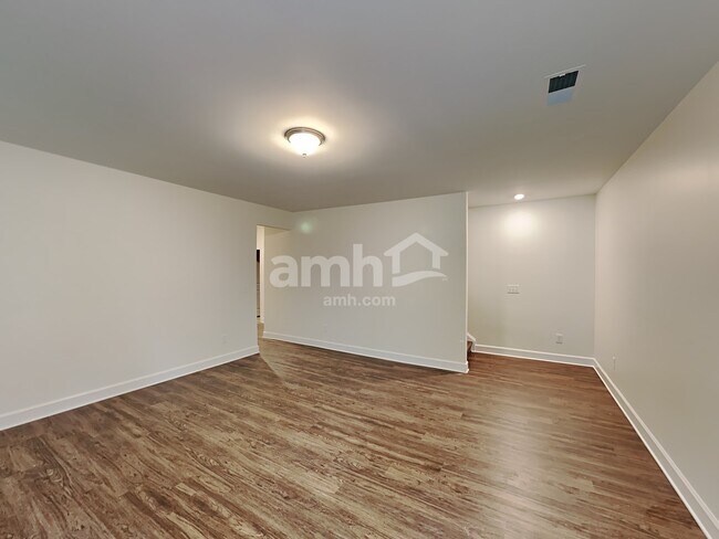Building Photo - 5125 Canyon Creek Way
