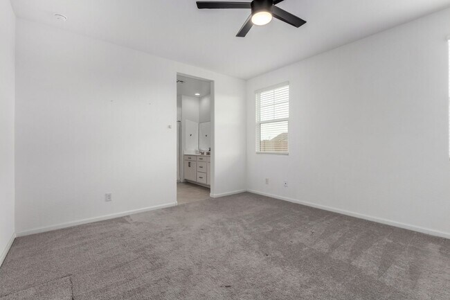 Building Photo - Charming 3-Bed Rental with Spacious Yard