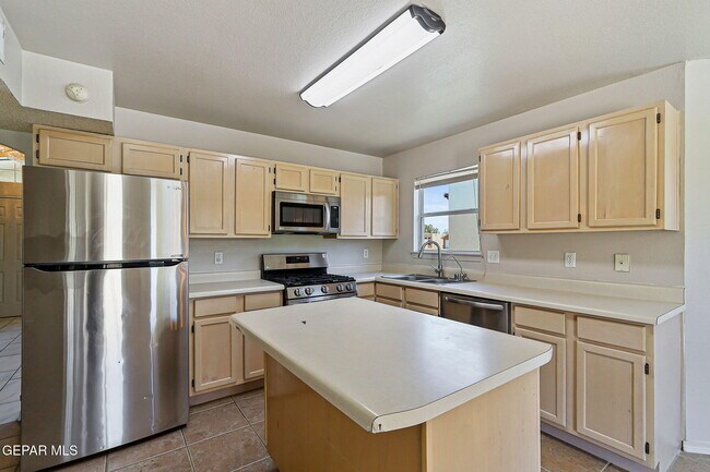 Building Photo - 409 Desert Chicory St