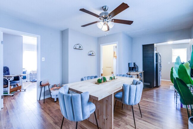 Building Photo - 1022 E Warrington Ave