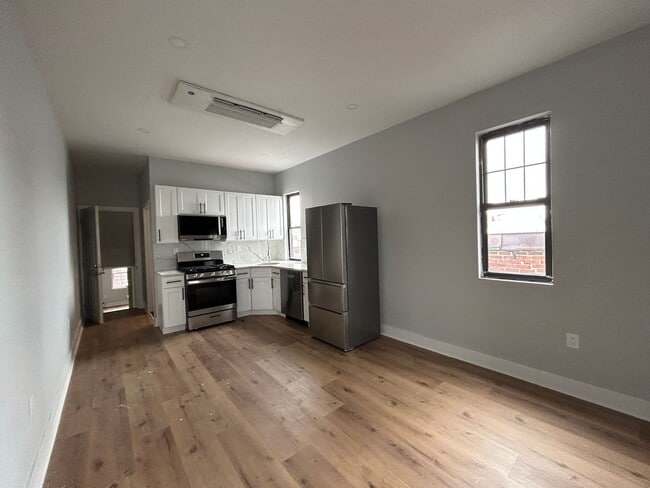 Building Photo - 430 Dickinson St