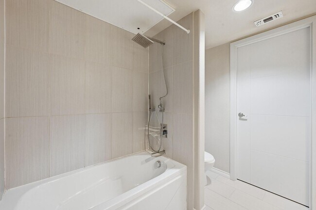 Building Photo - Beautiful Condo in Carrollton!