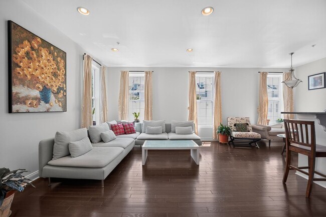Building Photo - Spacious 3BR Condo in Westborough