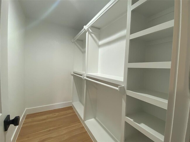Building Photo - 6405 Shadow Valley Dr