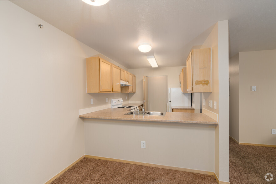 2BR, 2BA - 956SF - Kitchen - River Rock Apartments