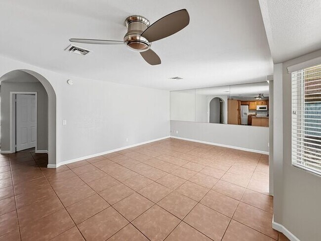 Building Photo - 3 Bedroom Home In Heart of Chandler for Rent