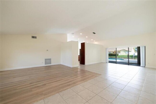 Building Photo - 1260 NW 101st Ave