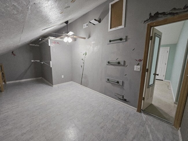 Building Photo - 208 E Bend Ct