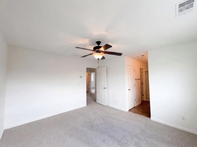 Building Photo - 251 Sugnet Way