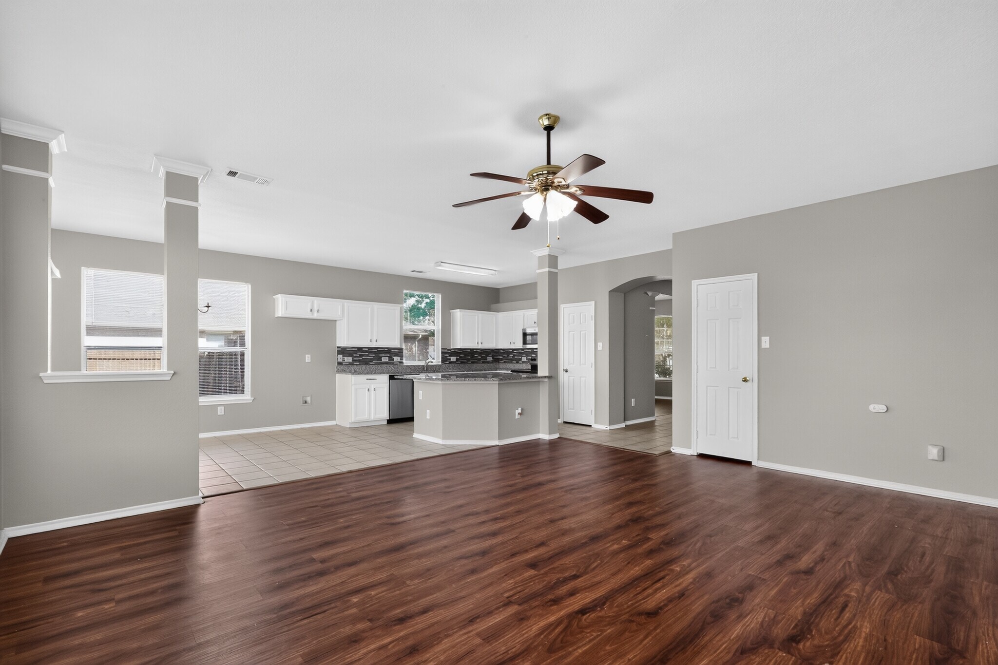Building Photo - 217 Pinewood Trl