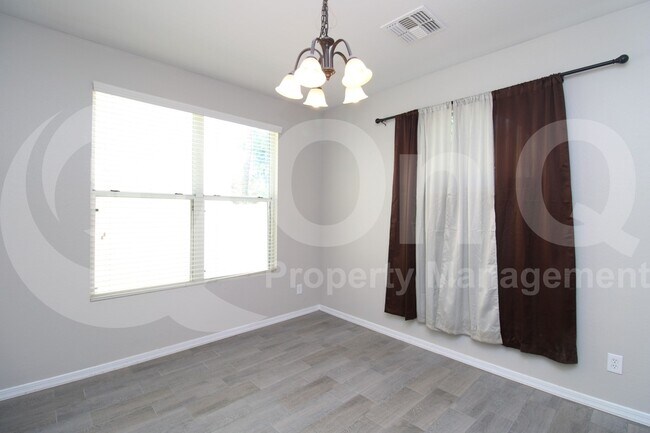 Building Photo - 947 S Utilis Dr