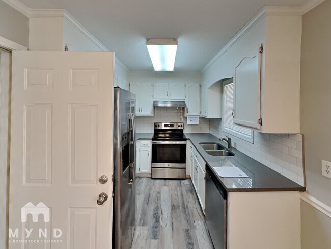 Building Photo - 2443 Hawk Ridge Dr