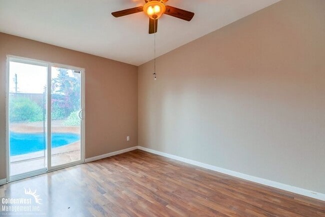 Building Photo - Stunning 3Bdm 2Ba Home with Sparkling Pool...