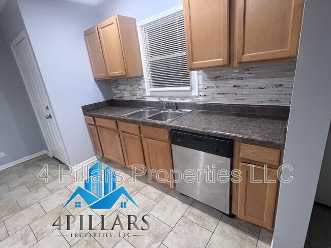 Building Photo - 403 Kenwood St