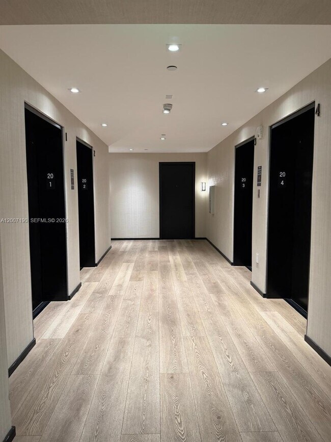 Building Photo - 398 NE 5th St